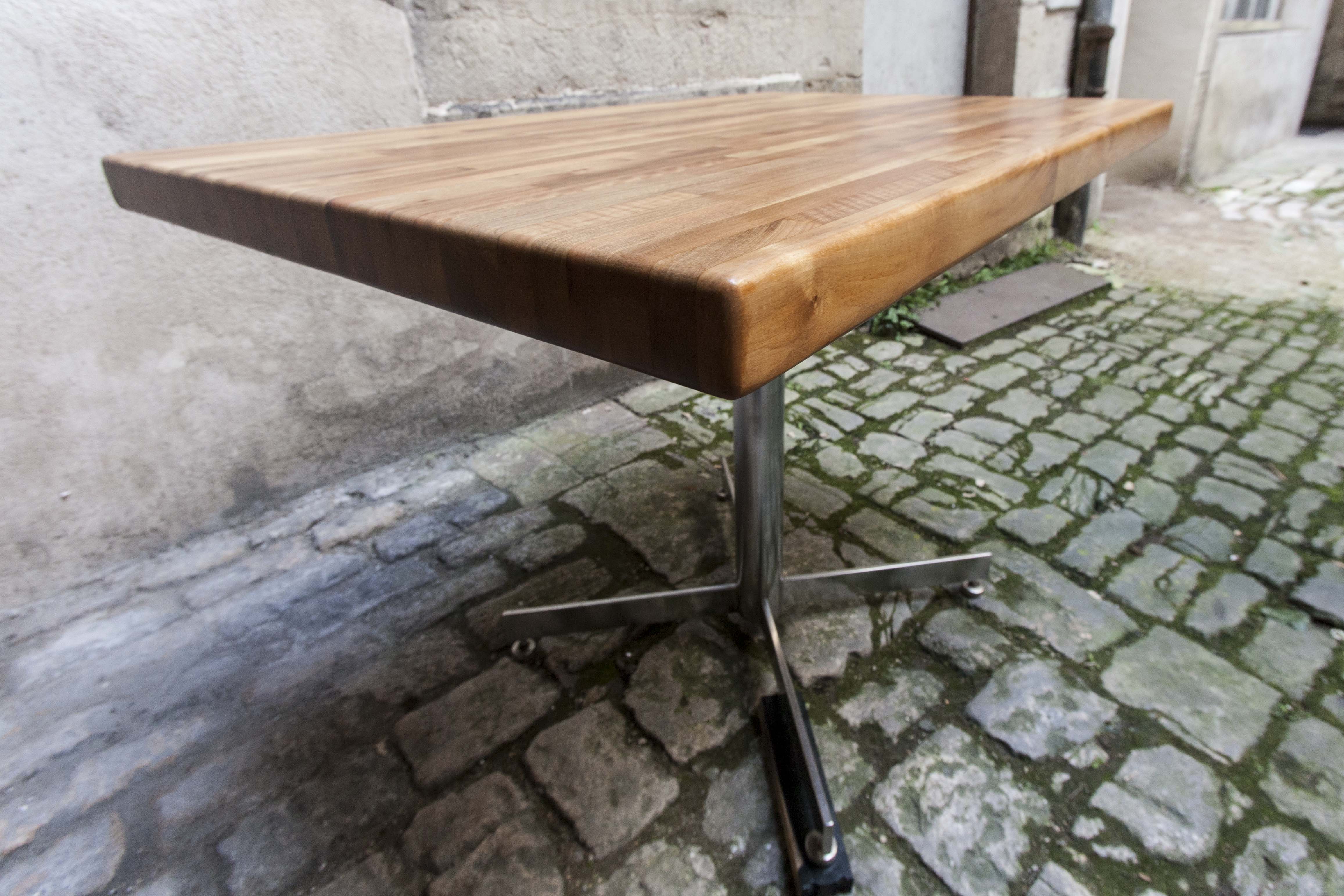 Table en noyer lamellé collé des années 60