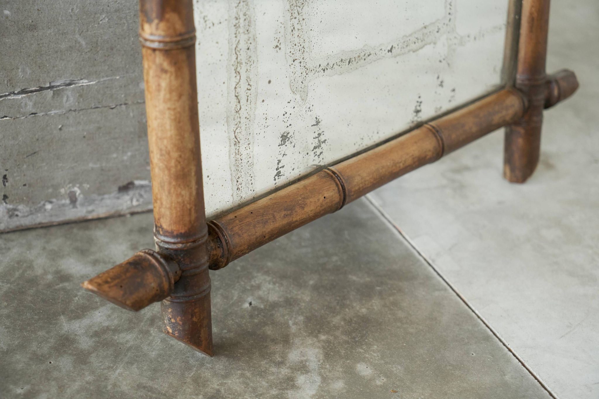 Large faux bamboo mirror in solid wood and patinated mirror, early 20th century.