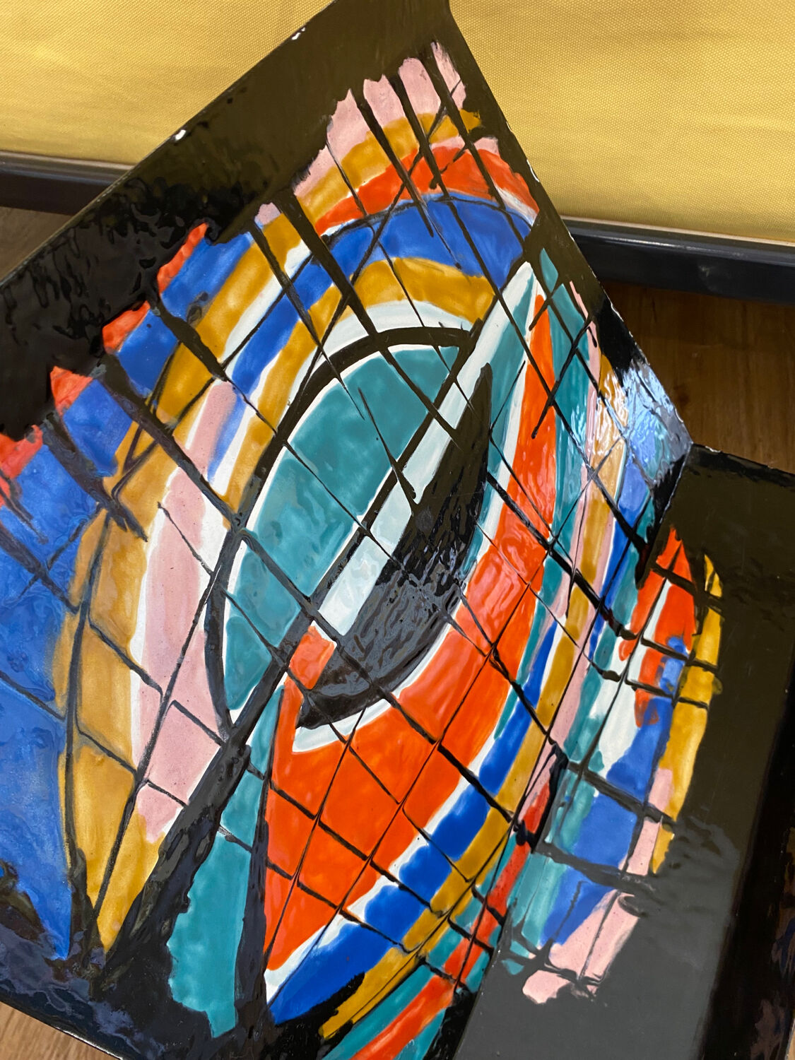 Enamelled magazine rack