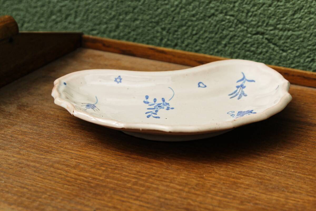 Martres Tolosane earthenware beard dish, 19th century