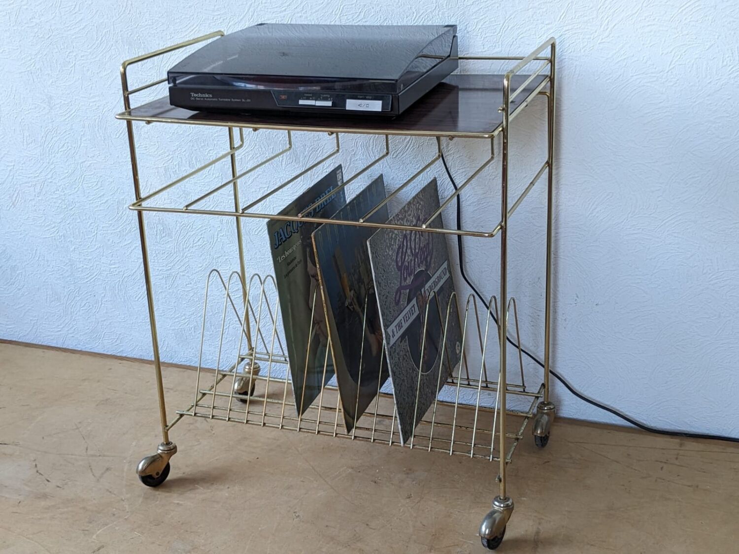 Vinyl storage table