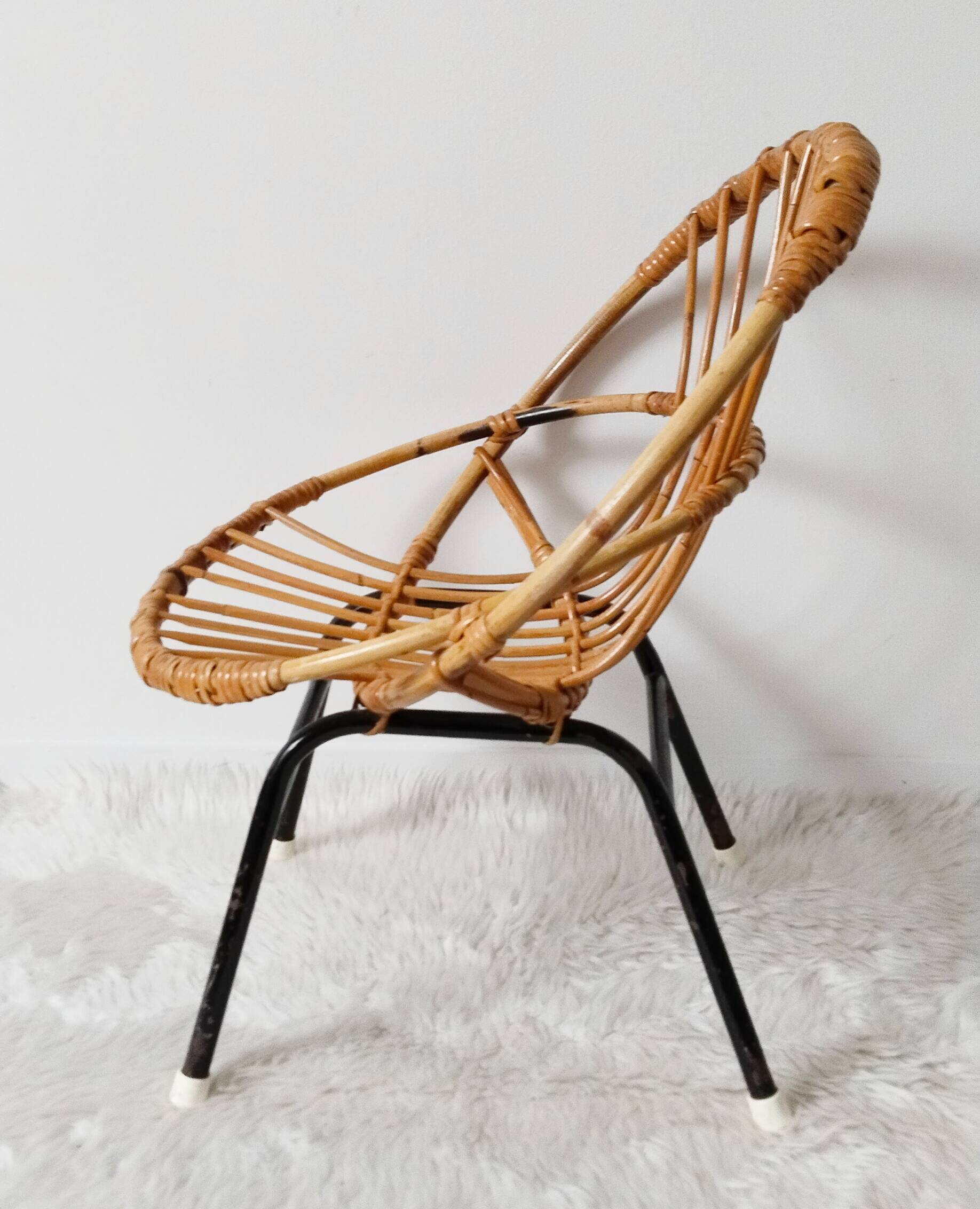 Children's rattan basket armchair, metal legs