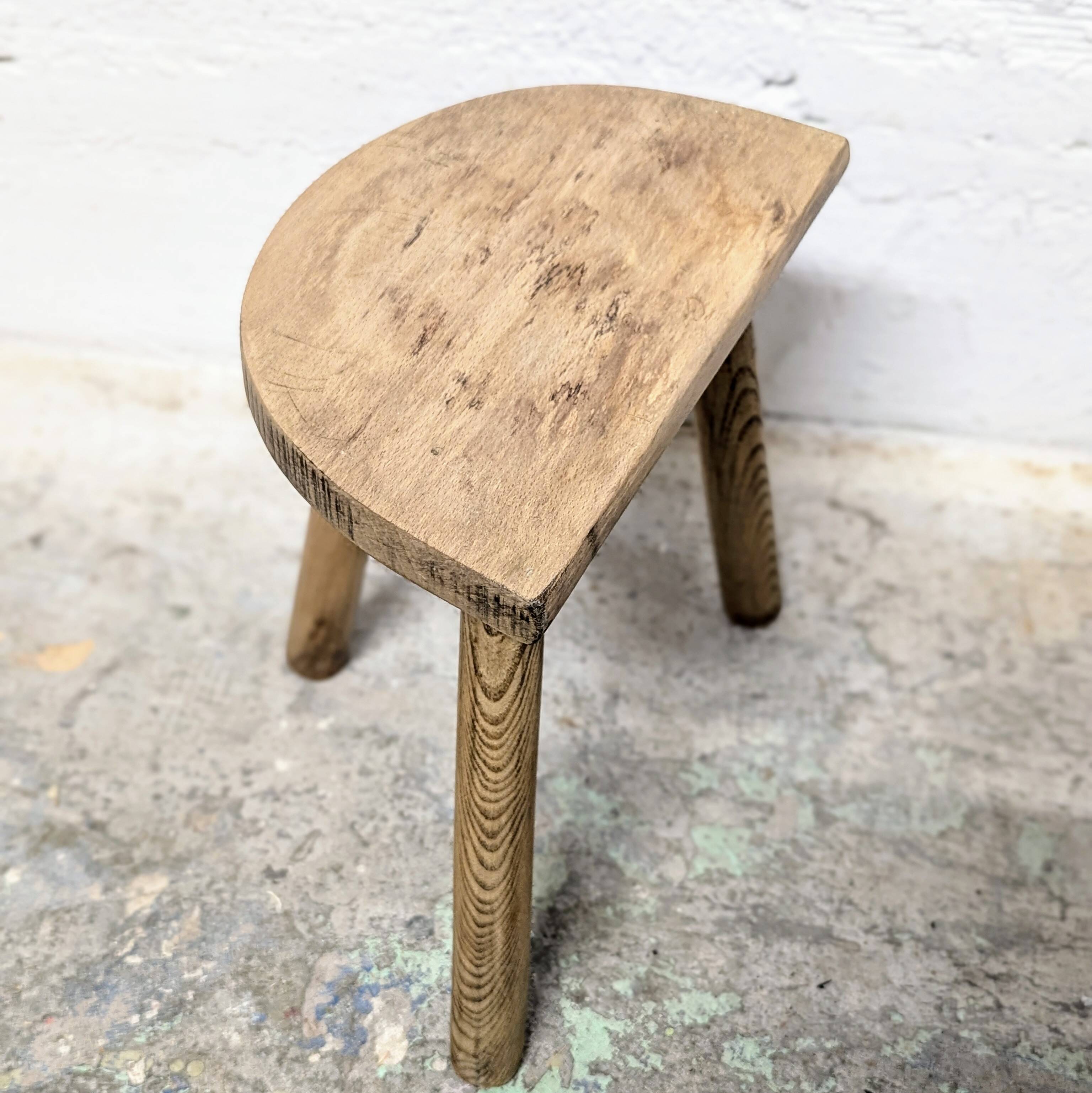 Tripod cowherd stool