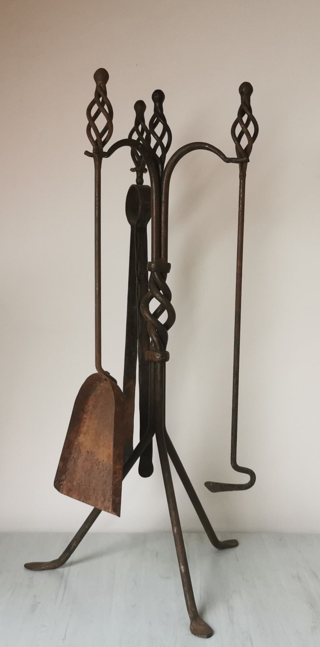 Wrought iron chimney servant