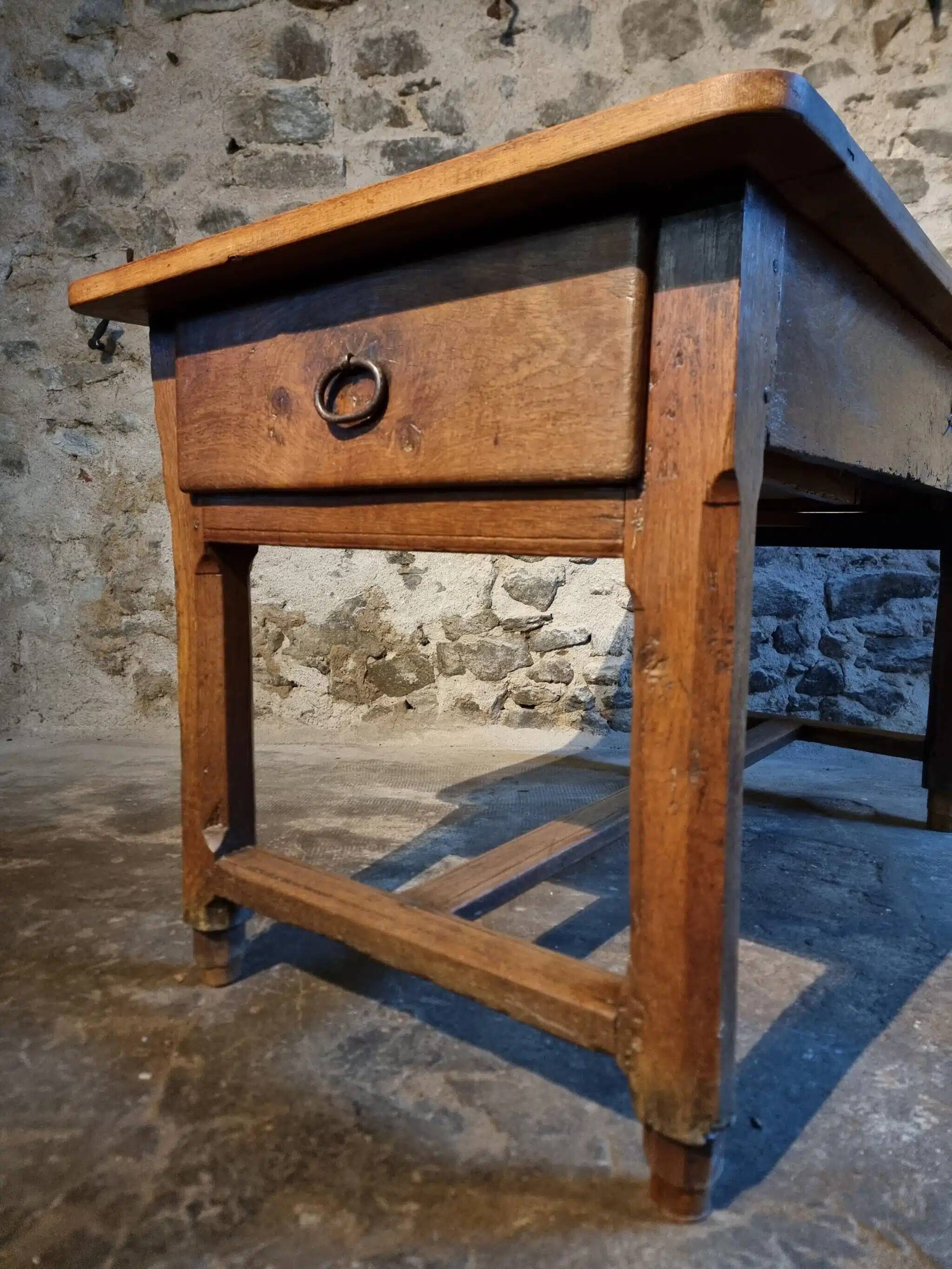 Rustic old oak table – Early 19th century
