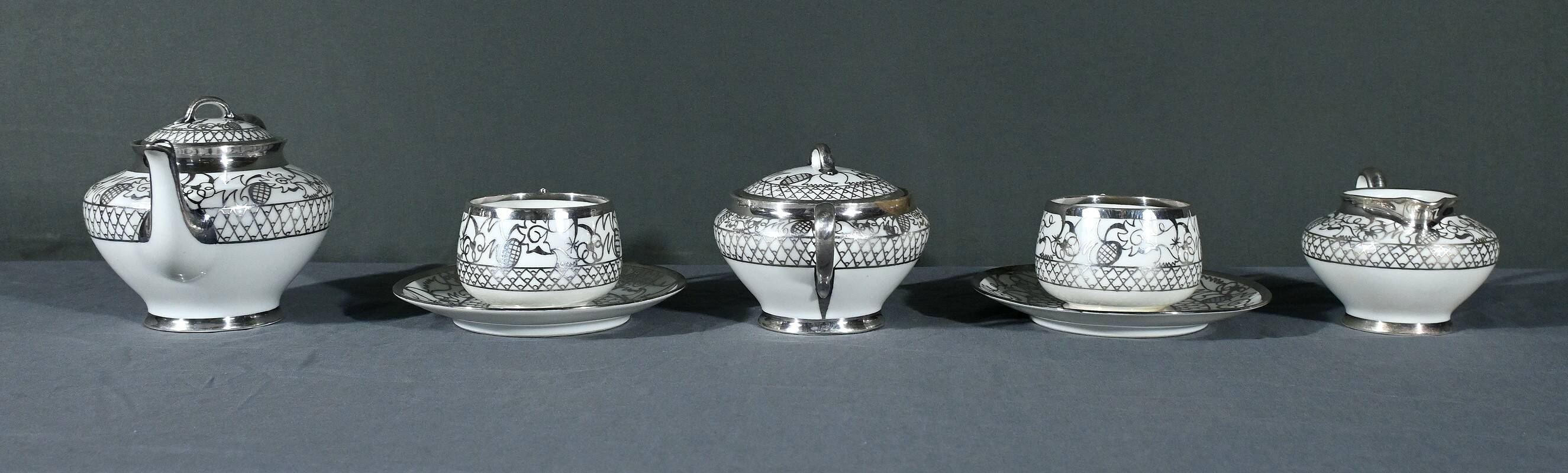 Limoges Porcelain Tea Set, “Saint Graal” Model – Early 20th Century
