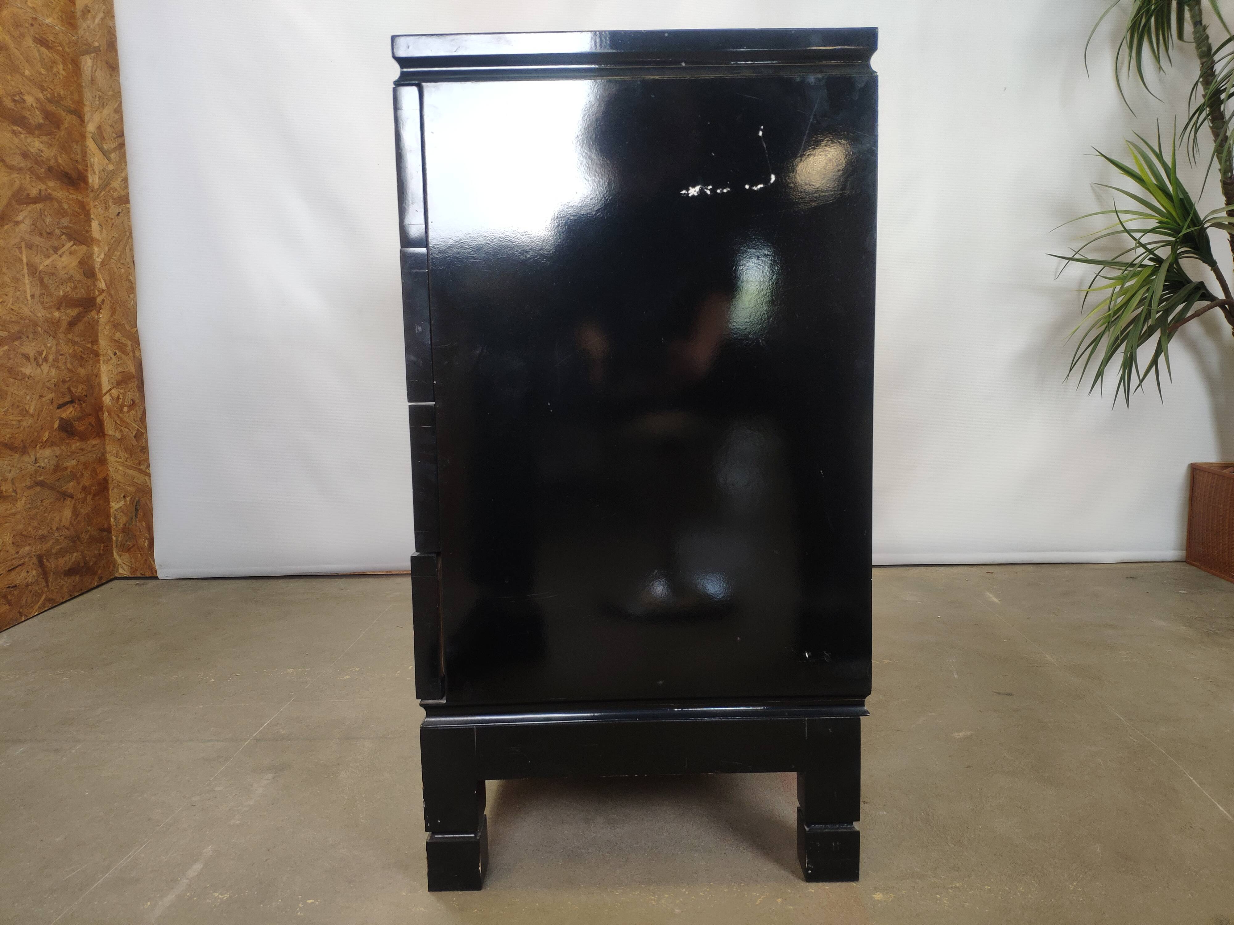 Commode noir placage feuille noir quatre tiroirs