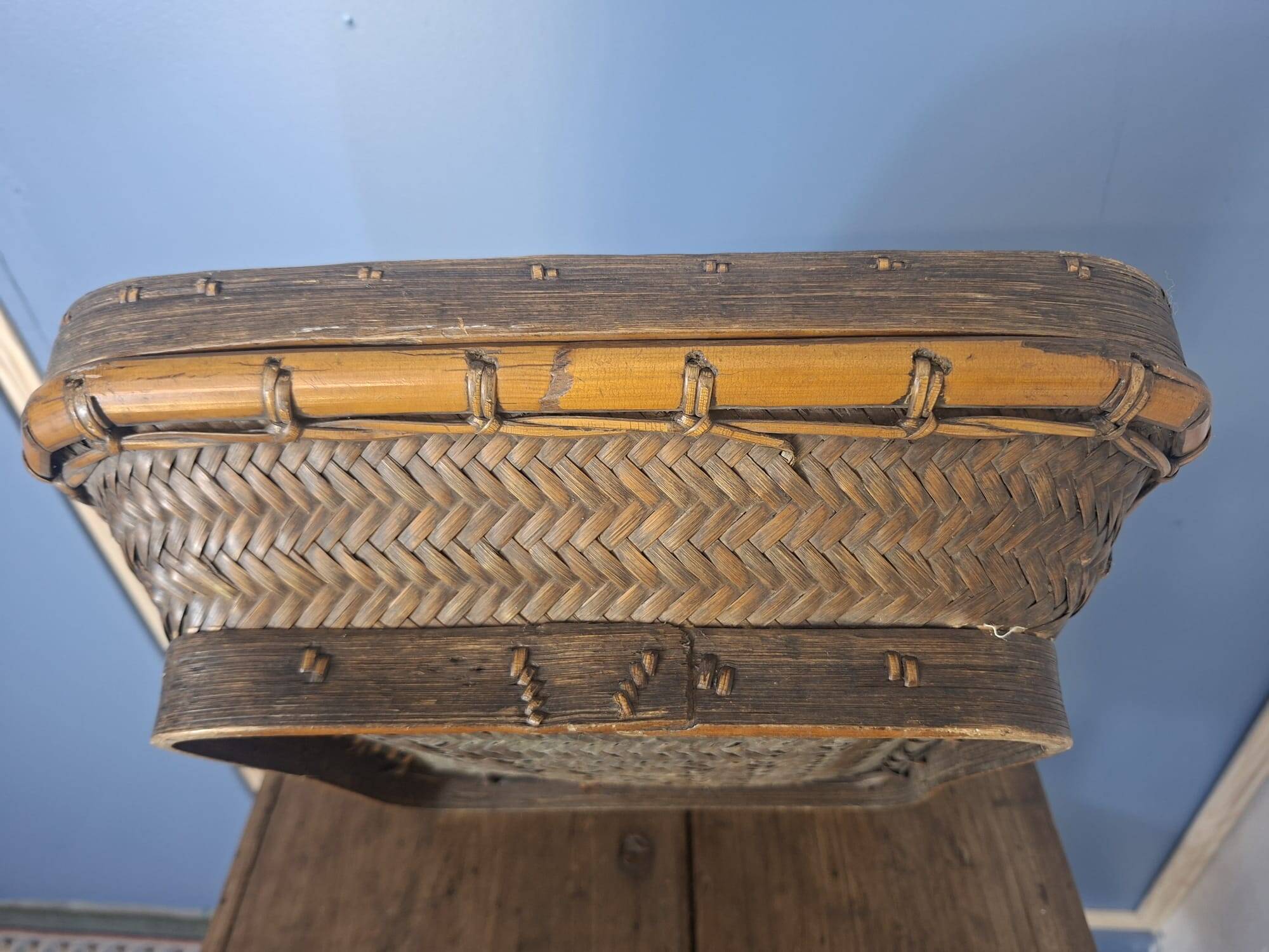 Antique Chinese woven bamboo basket with lid — 19th/20th century