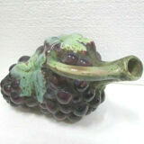 Grape pitcher in dabbling