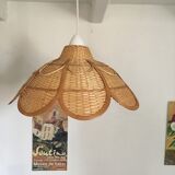 Hanging in wicker and rattan in the shape of a flower