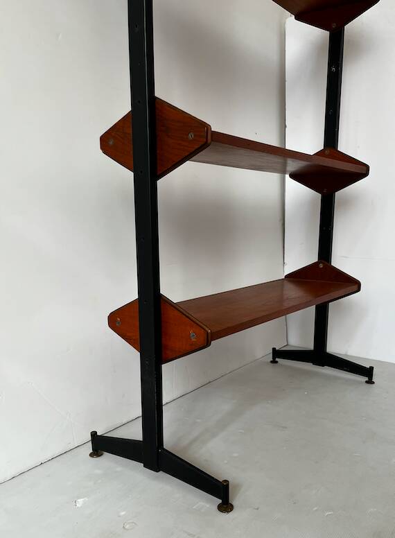 Italian standing shelf