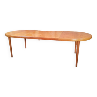 Oval Danish table with extensions