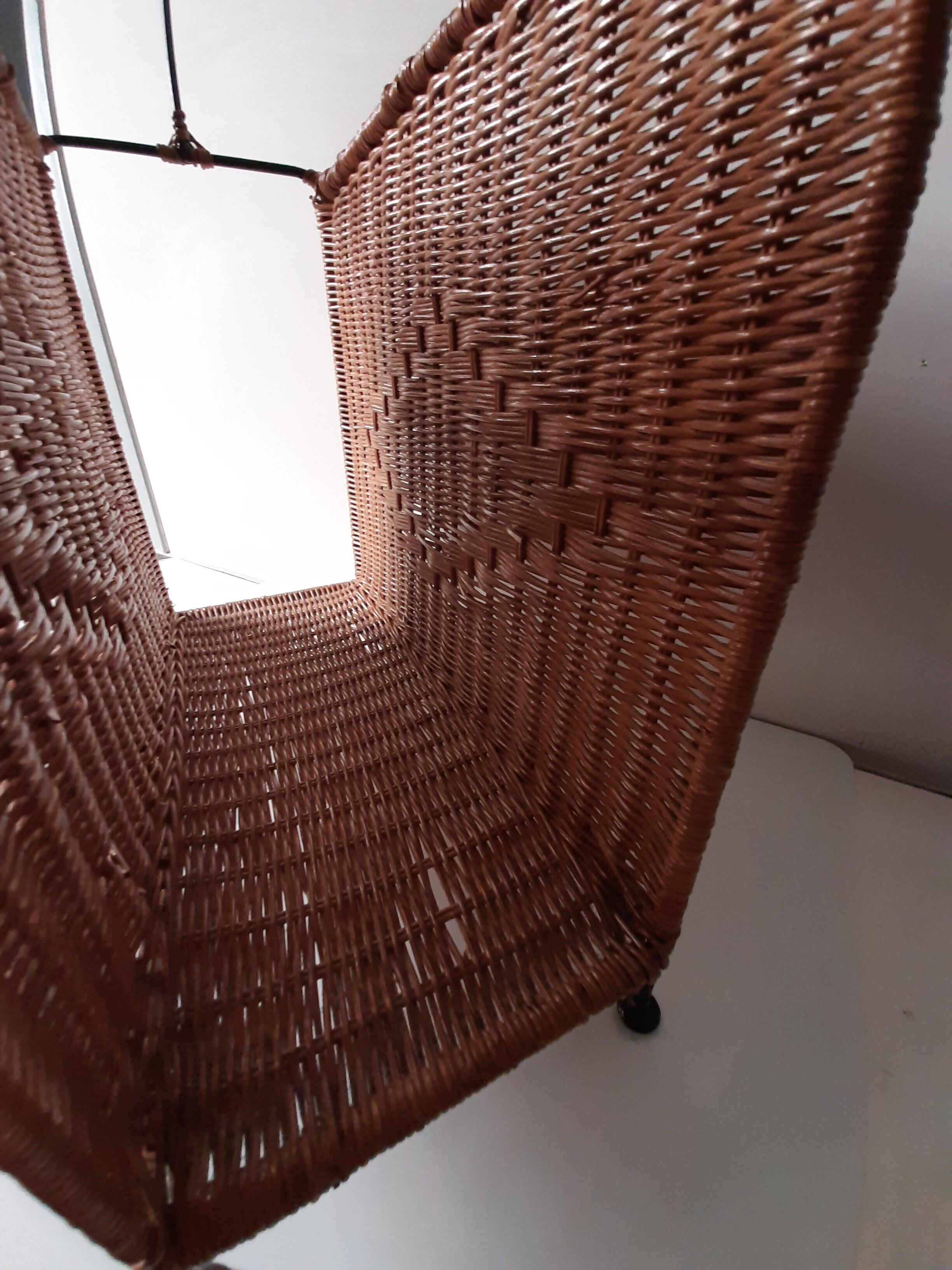 Door vintage rattan magazine