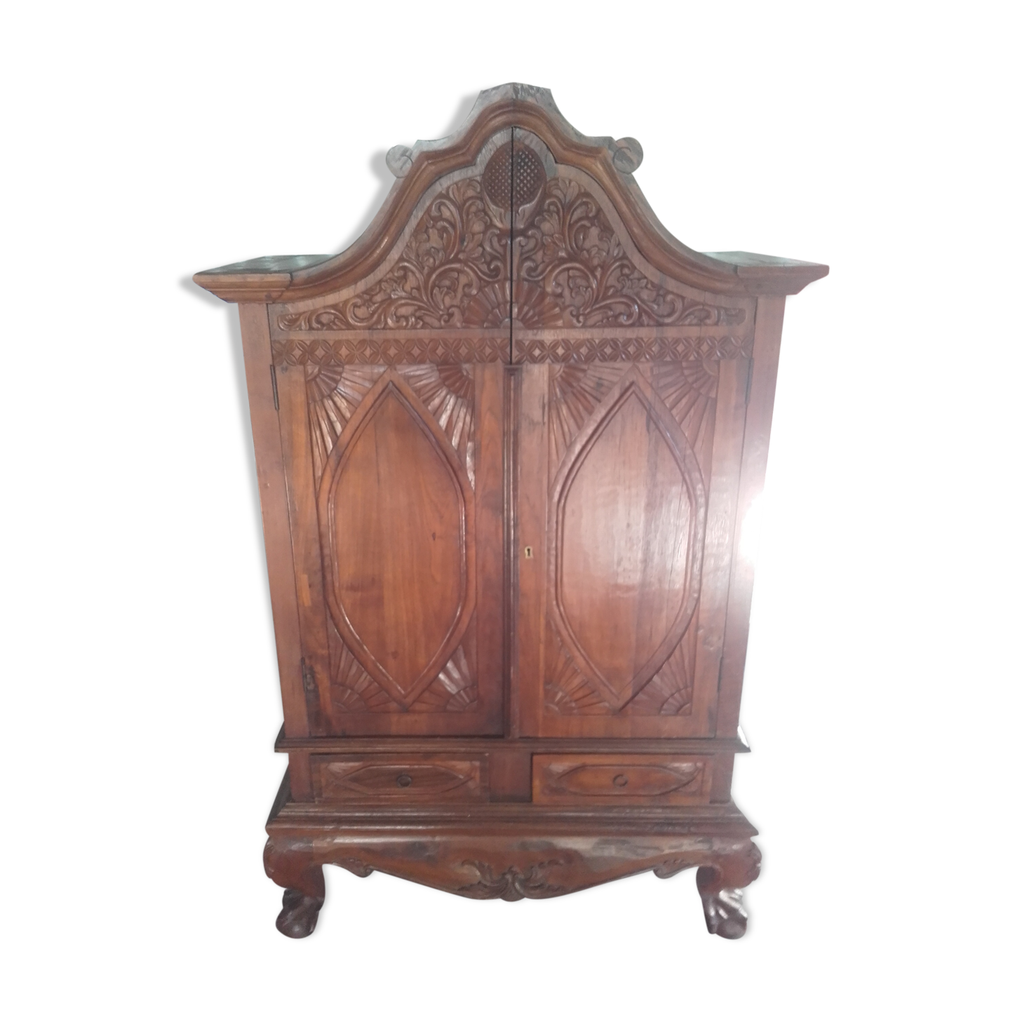 Indonesian wardrobe