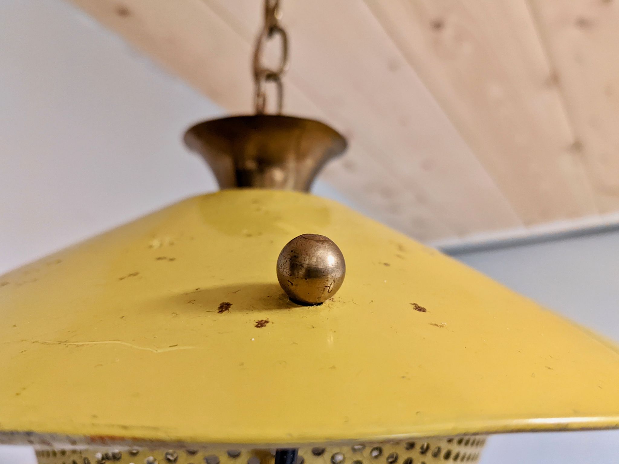 Suspension in perforated sheet metal
