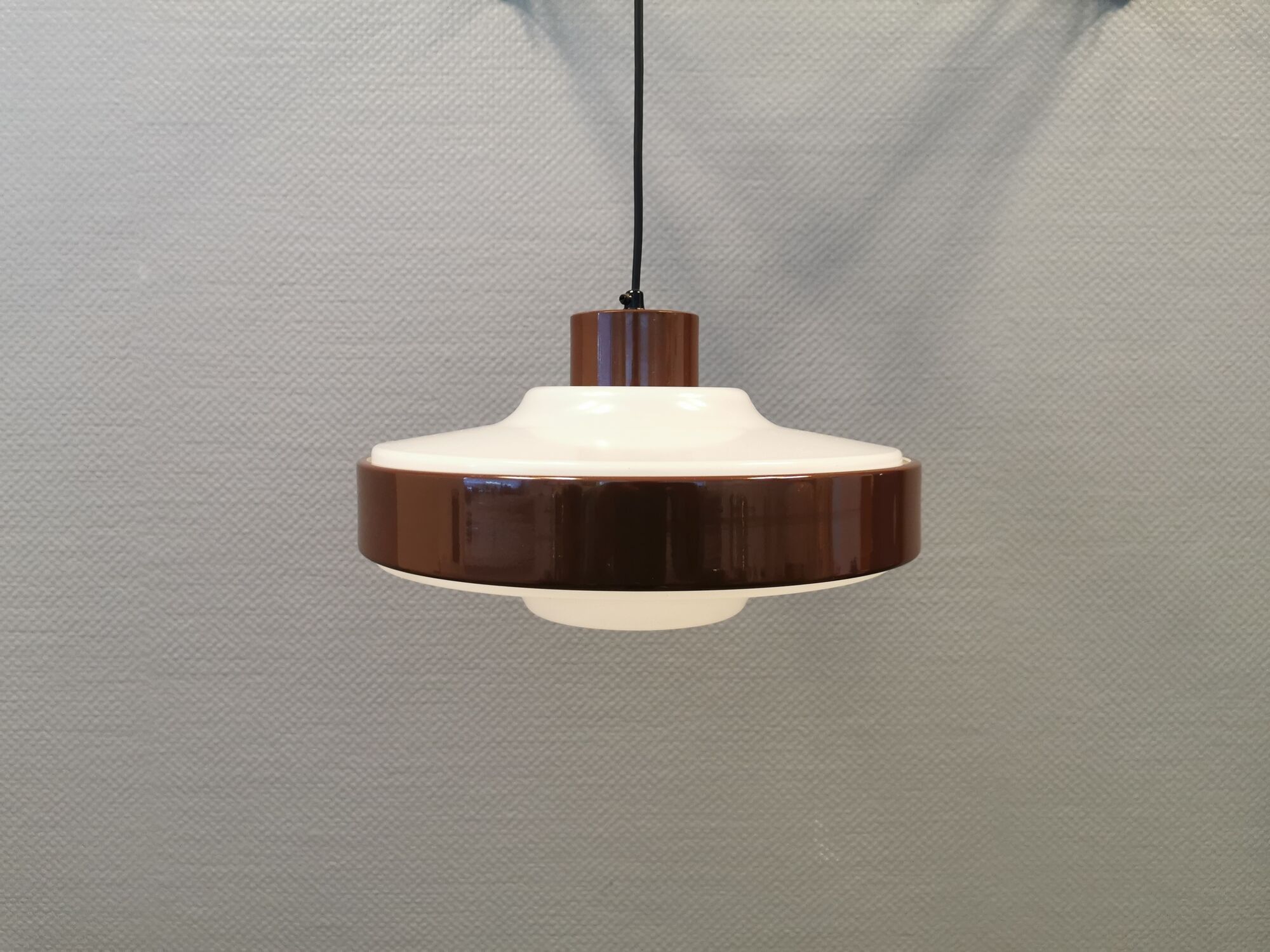 Danish space age hanging lamp, from the 80s, made of lacquered aluminum and acrylic plastic