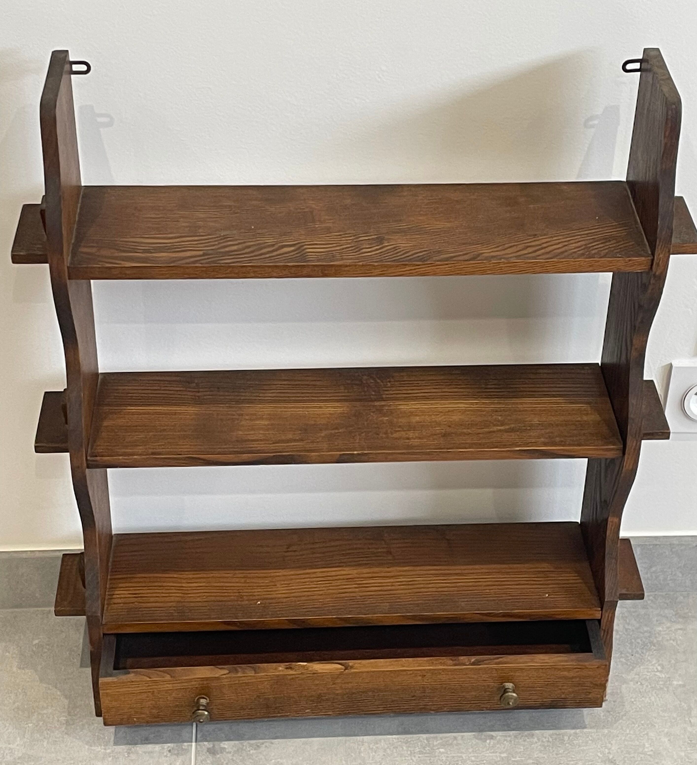 Wall shelf brutalist type