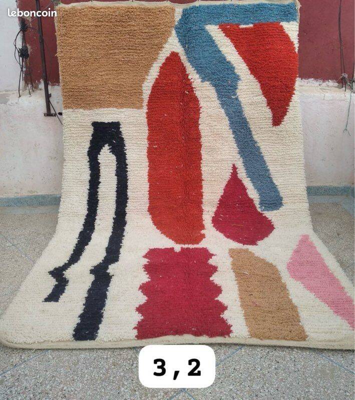 Magnificent handmade Berber rug, adorned with colourful geometric patterns.
