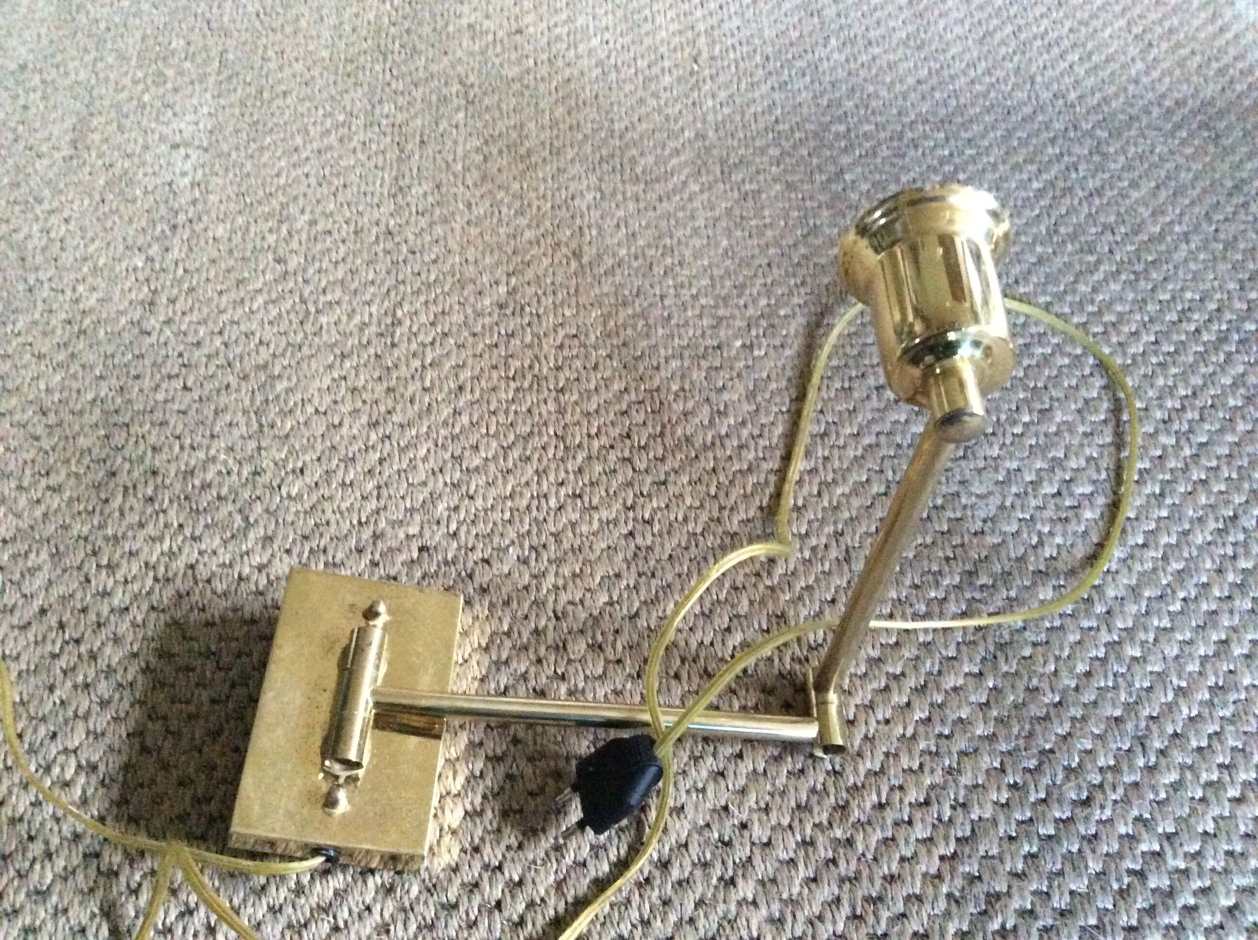 Wall lamp in gold metal