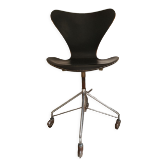 Swivel office chair by Arne Jacobsen for Fritz Hansen