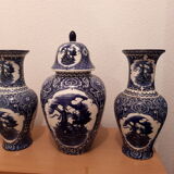 Potiche et ses deux vases bleu delfts