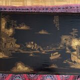 Table basse chinoise laquée noir et or