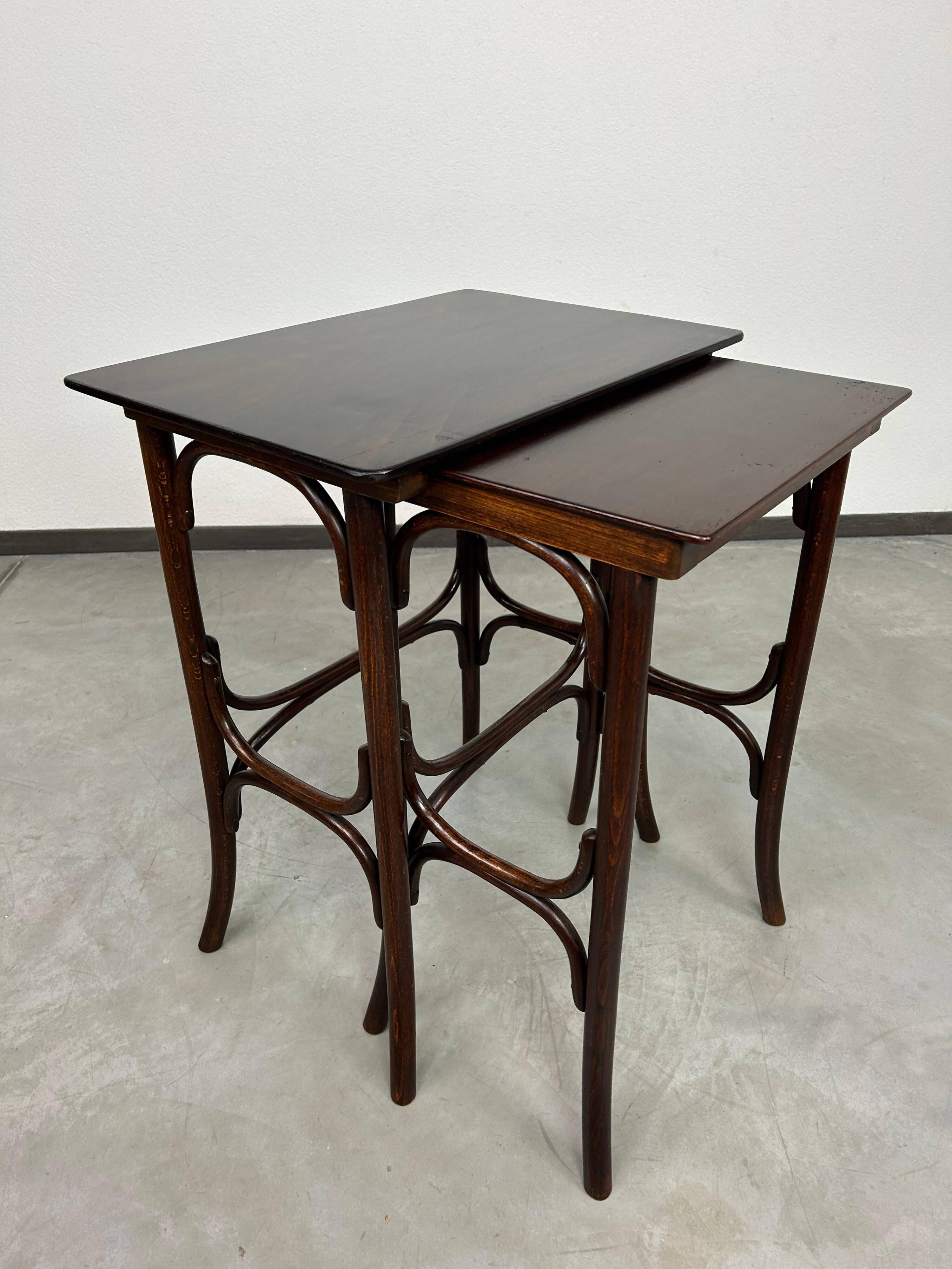 Nest tables Thonet