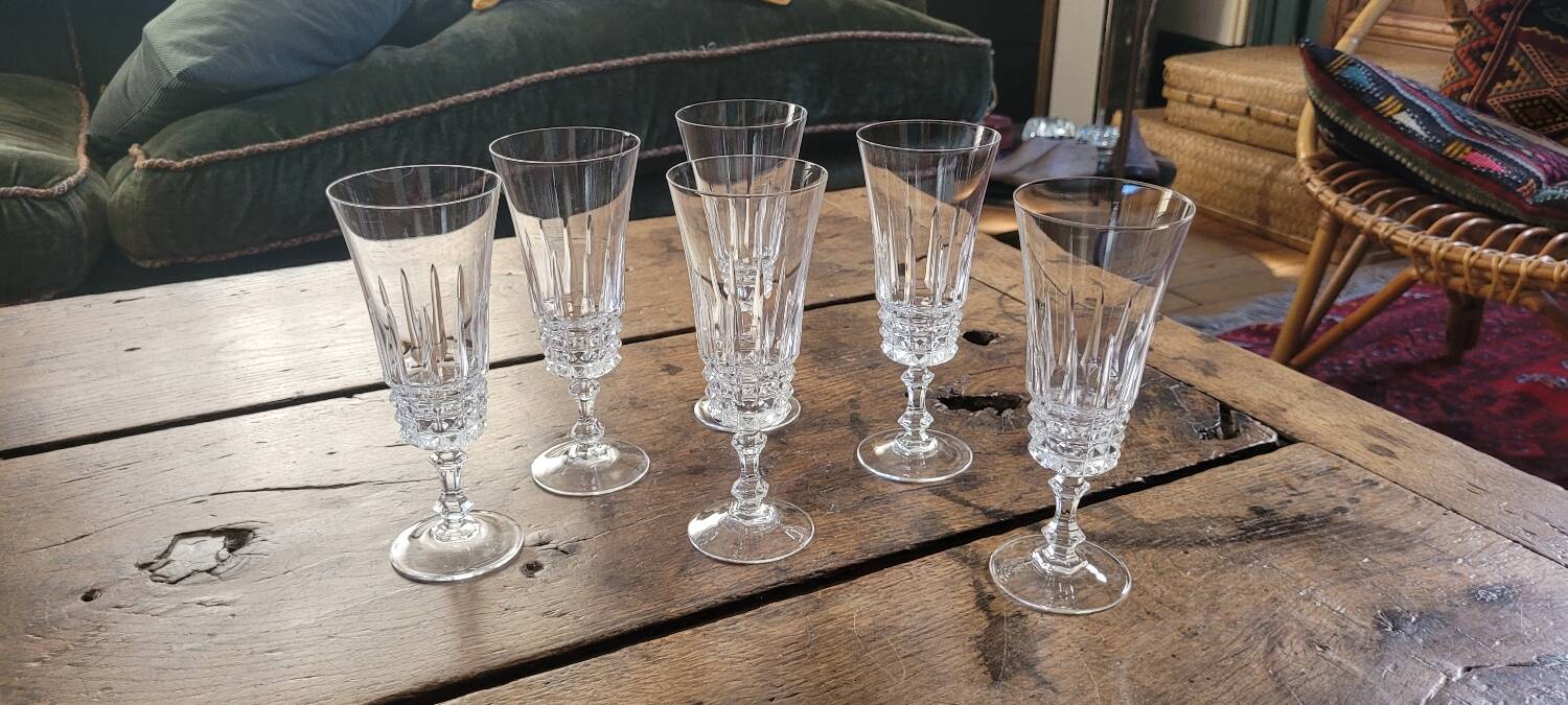 6 crystal flutes