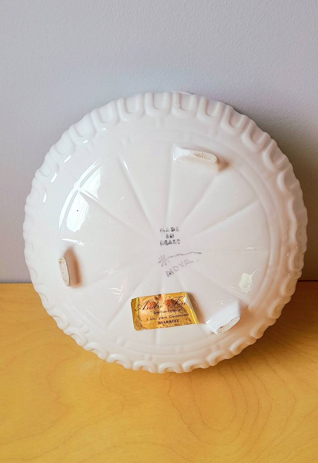Candy dish in barbotine, Nove Italy.