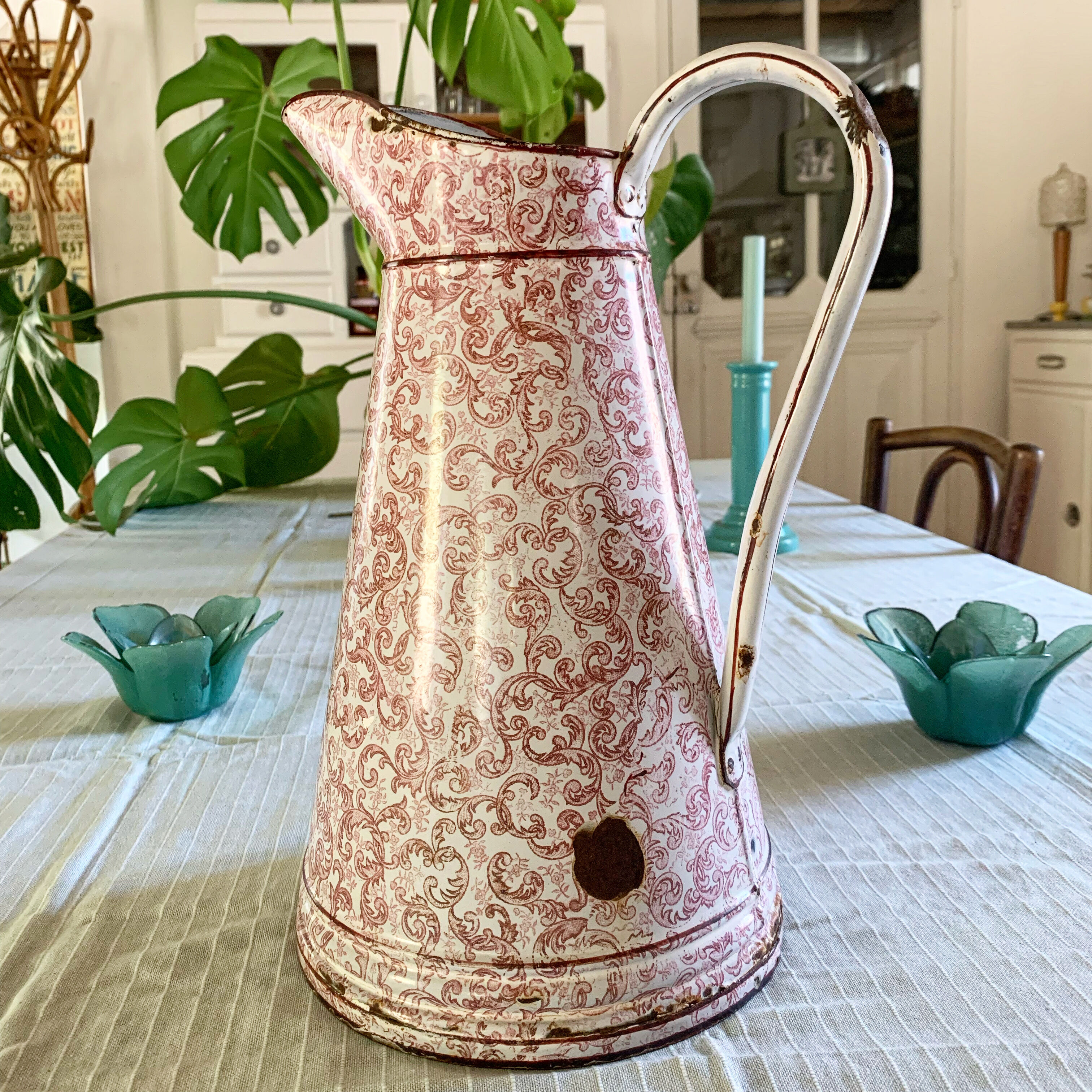 Broc vintage enamel pink and white