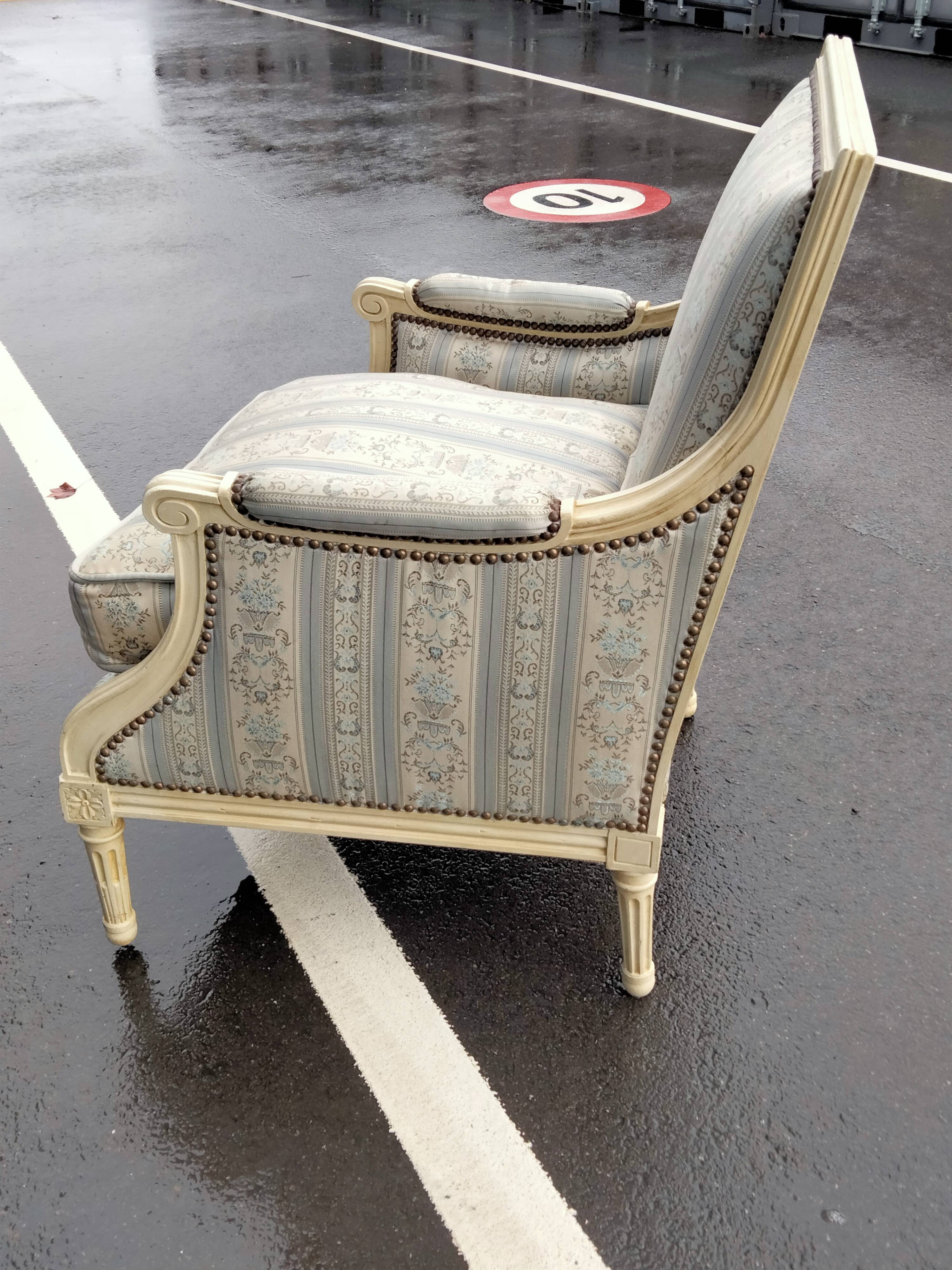 Paire de bergères fauteuils ancien style louis xvi vintage