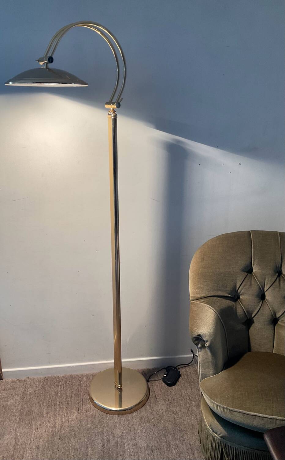 Articulated floor lamp from the 80s in gold metal