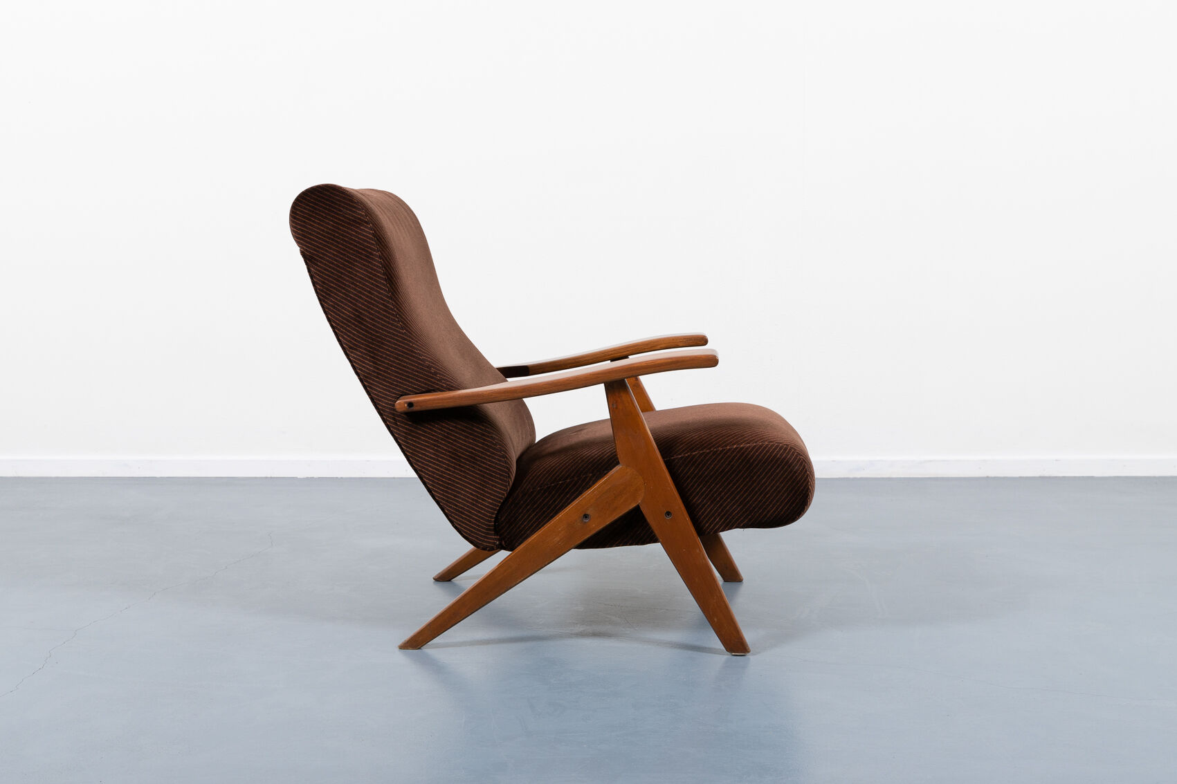 Italian reclining lounge chair by Antonio Gorgon