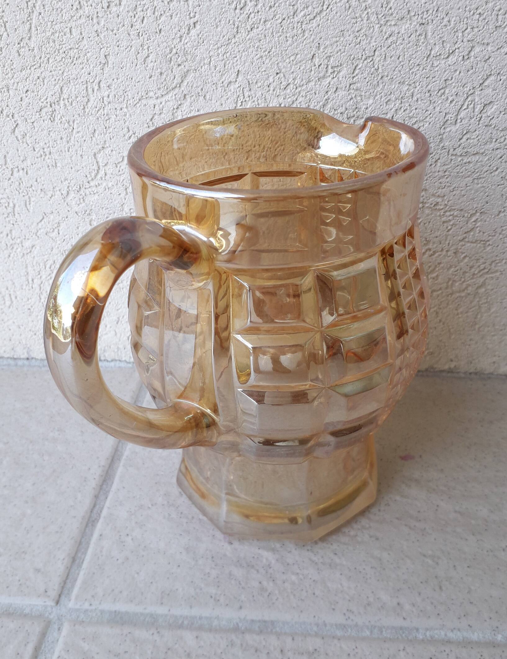 Pichet en verre irisé