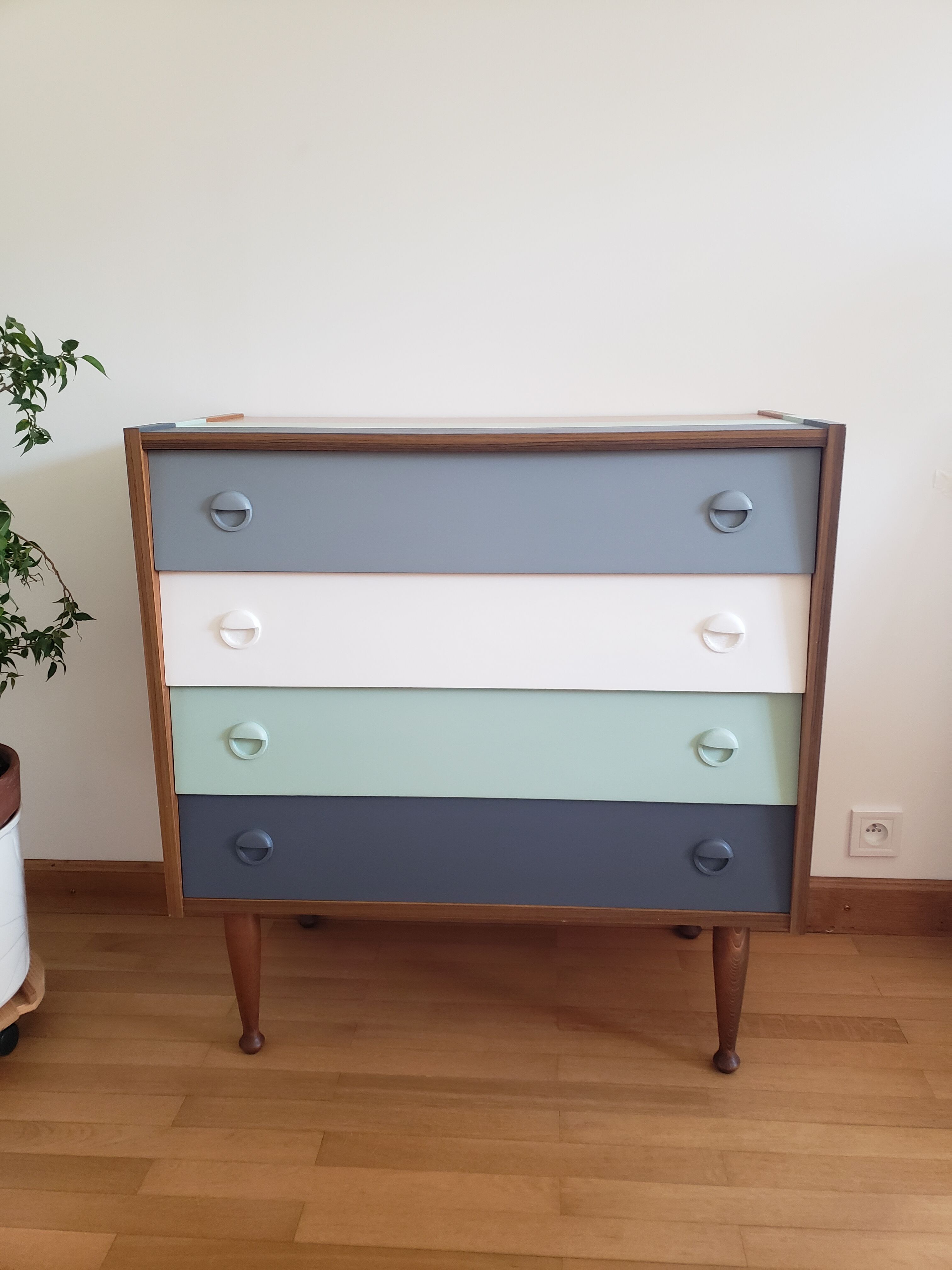 Dresser 60s restyled