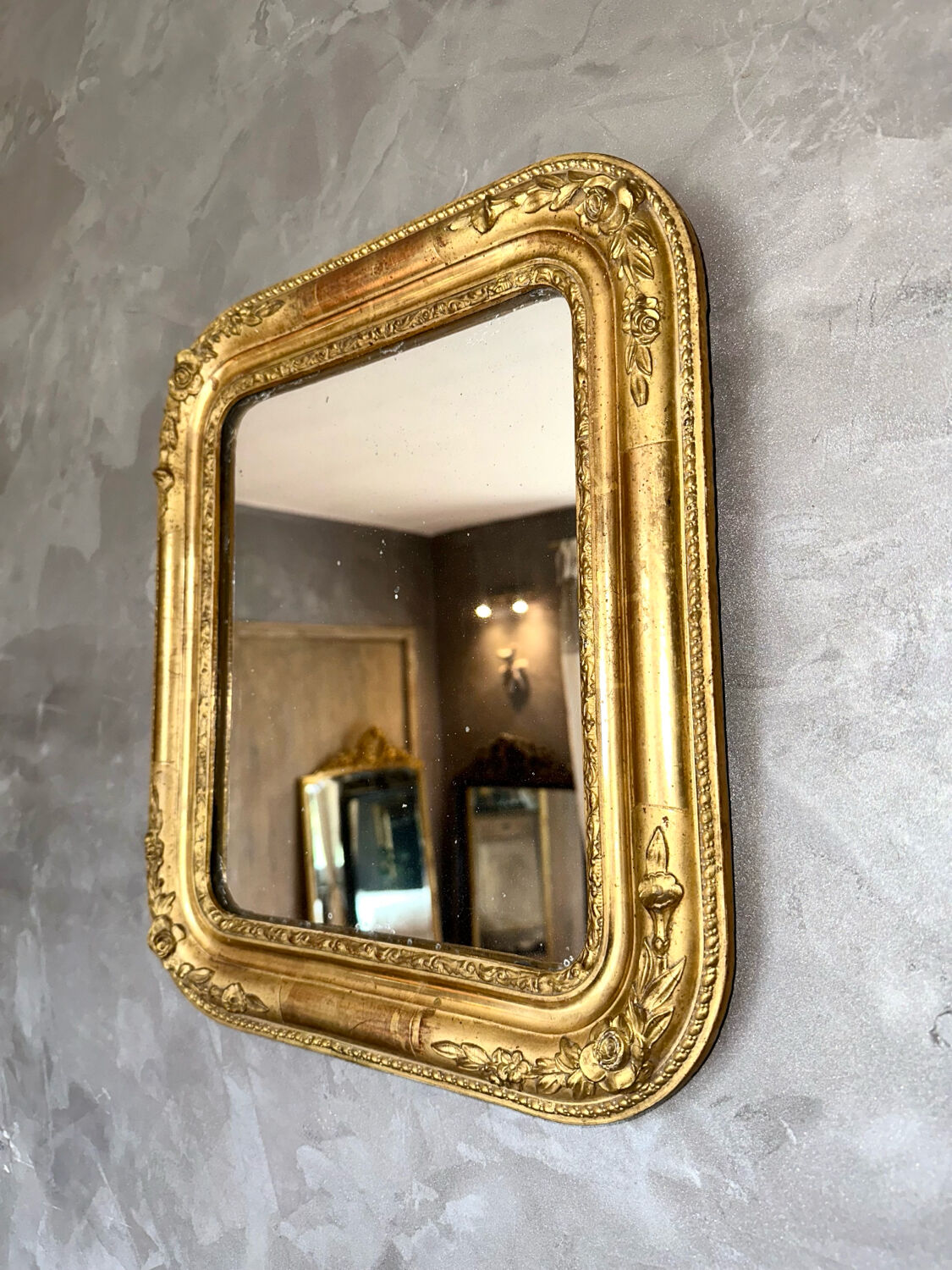 Antique gilded Louis-Philippe mirror, 19th century.