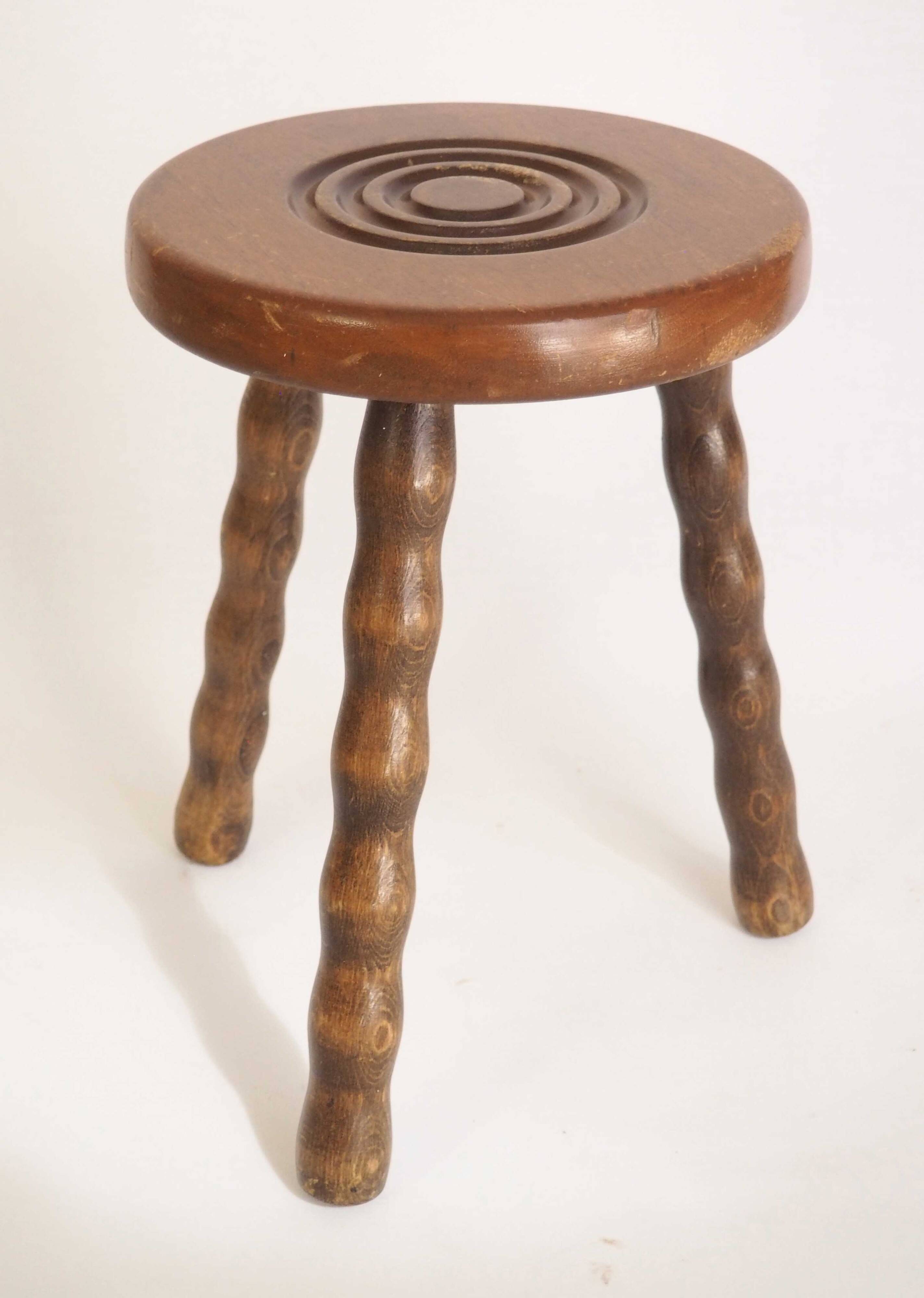 Circle tripod stool