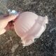 Baladeuse vintage en verre moulé rose