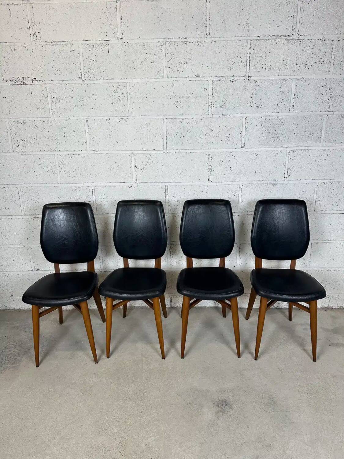 Set of 4 vintage chairs in black leatherette