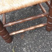 4 chaises brutalistes en bois tourné et paille