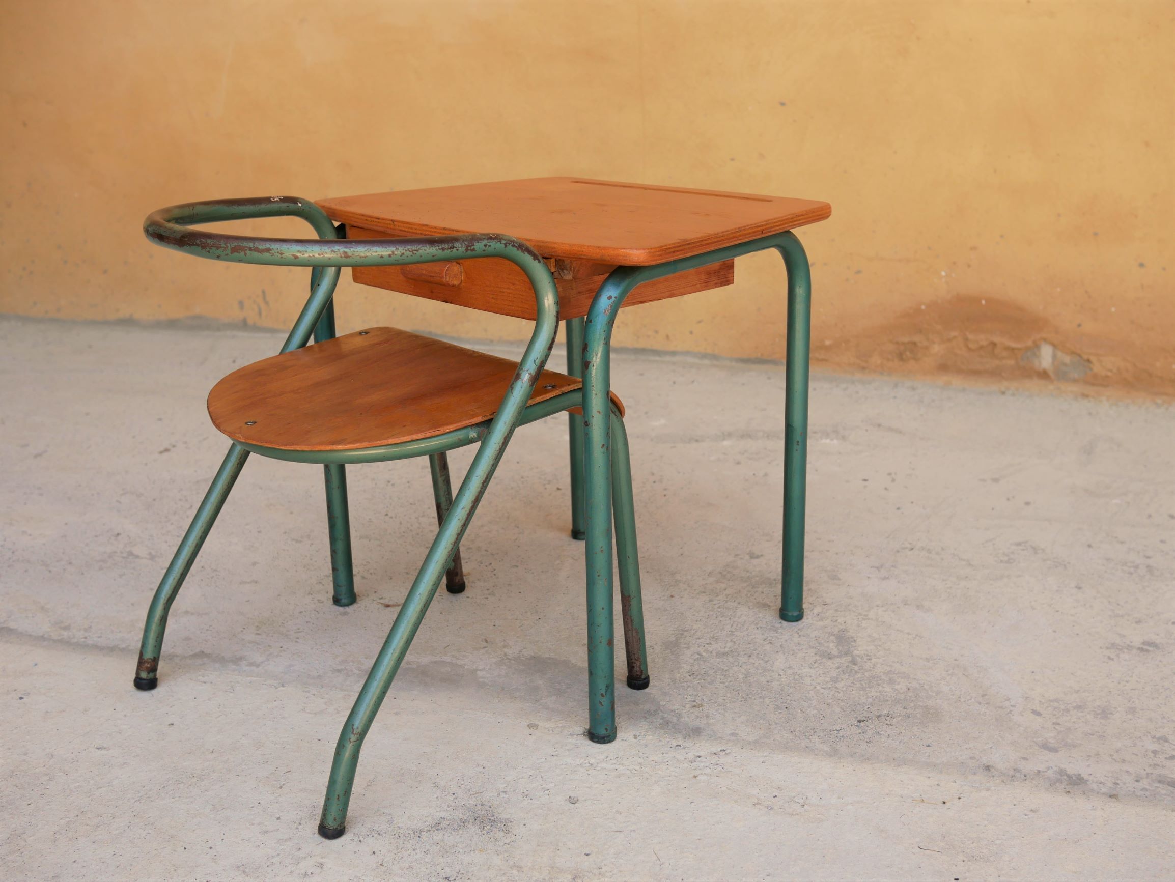 Desk and children's chair by Jacques Hitier for Mullca editions