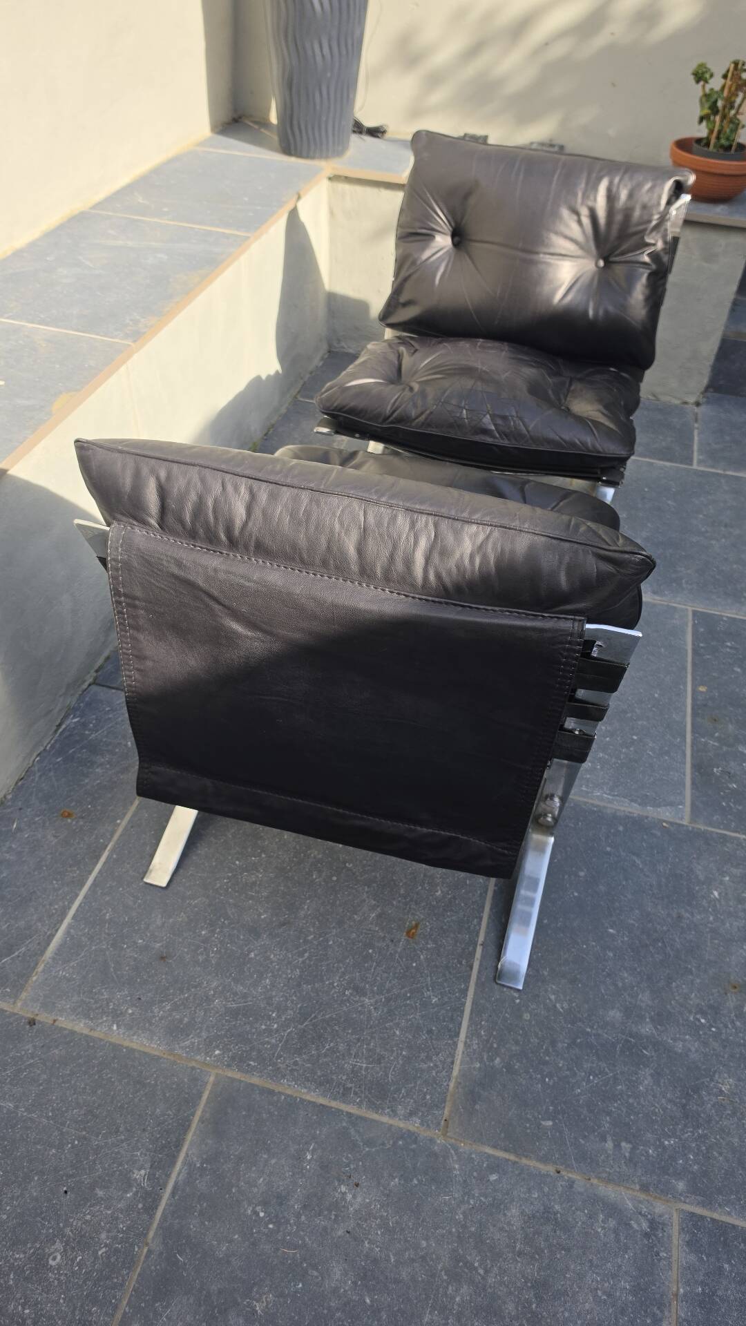 Pair of leather armchairs "Joker" by Olivier Mourgue for Aireborne 1964