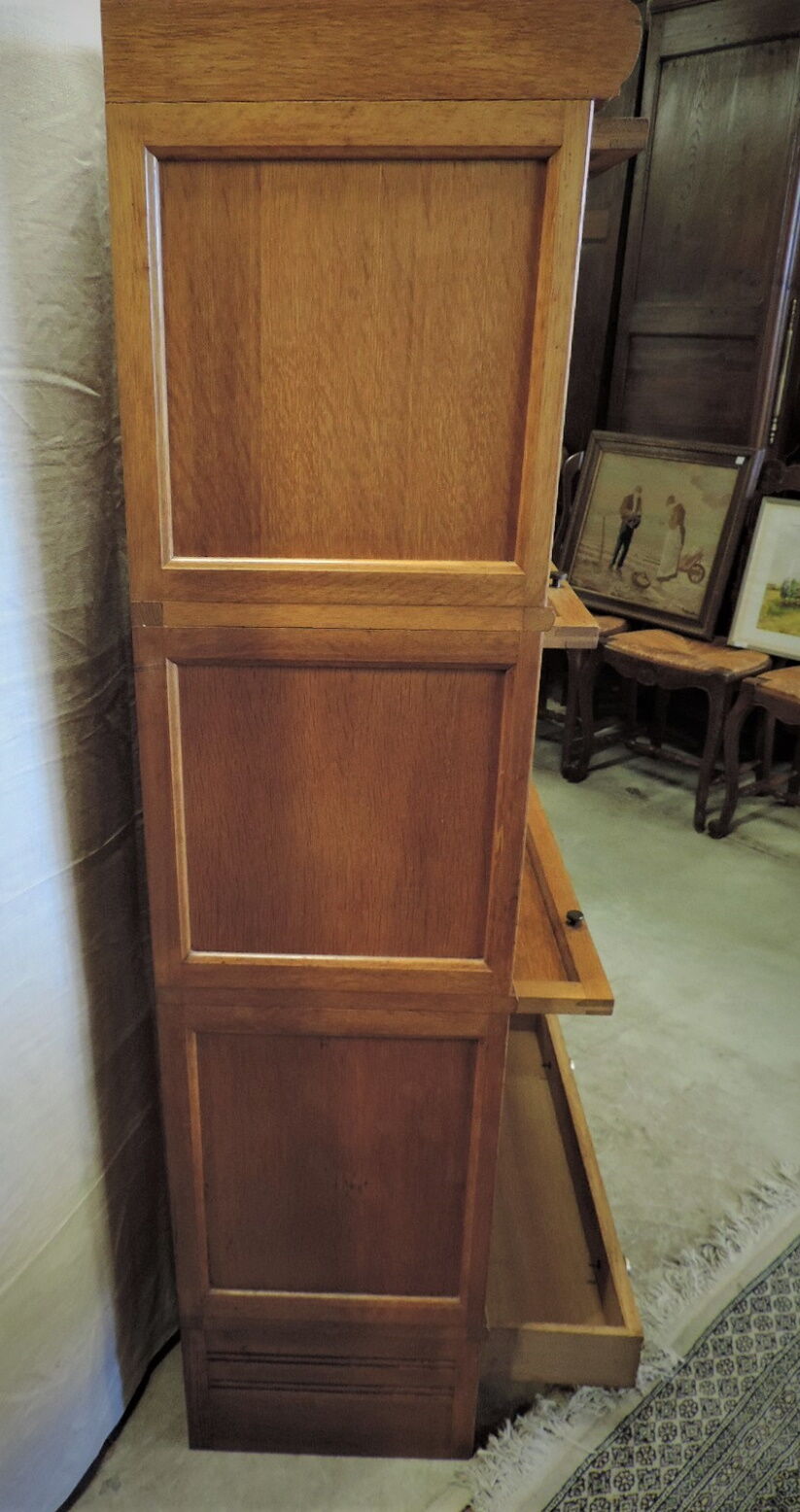 Furniture MD in light oak of vintage years.