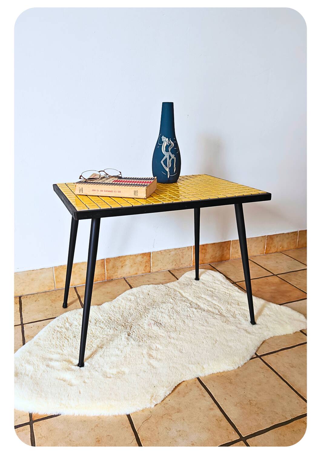 Table d'appoint en mosaïque du milieu du siècle