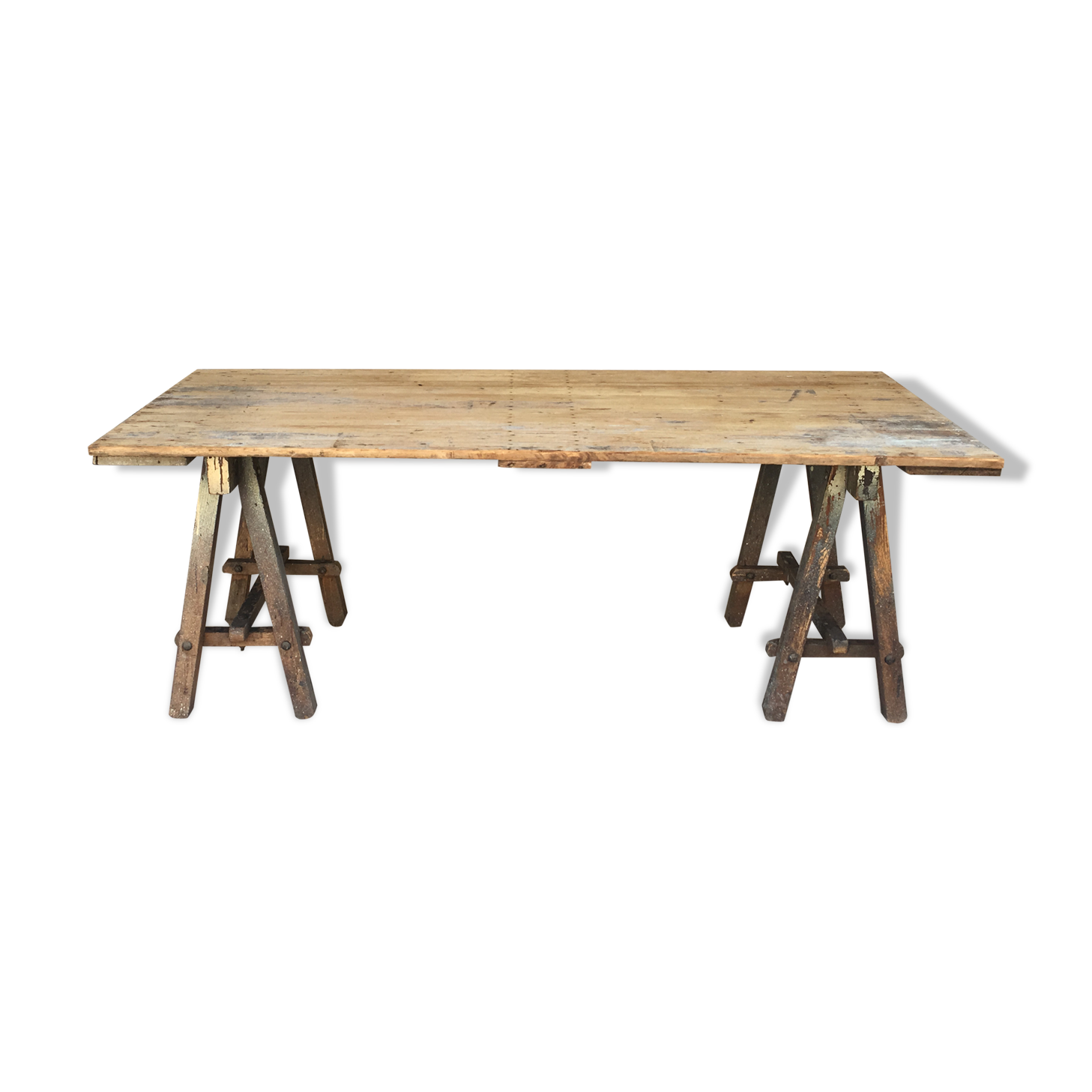 Old table workshop on trestles