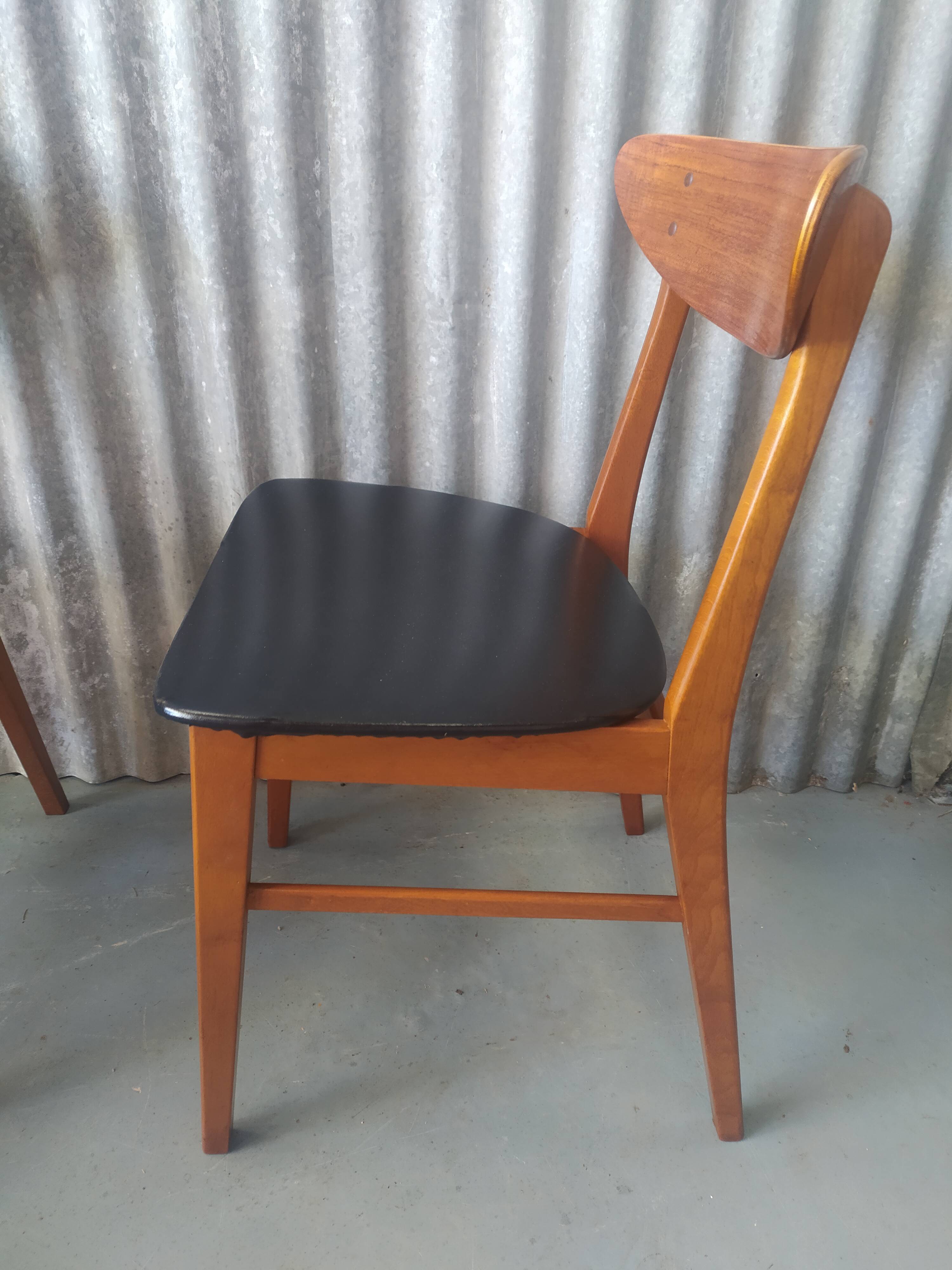 Suite de 6 chaises n°210 en teck Farstrup Mobel