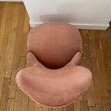 Old pink toad chair