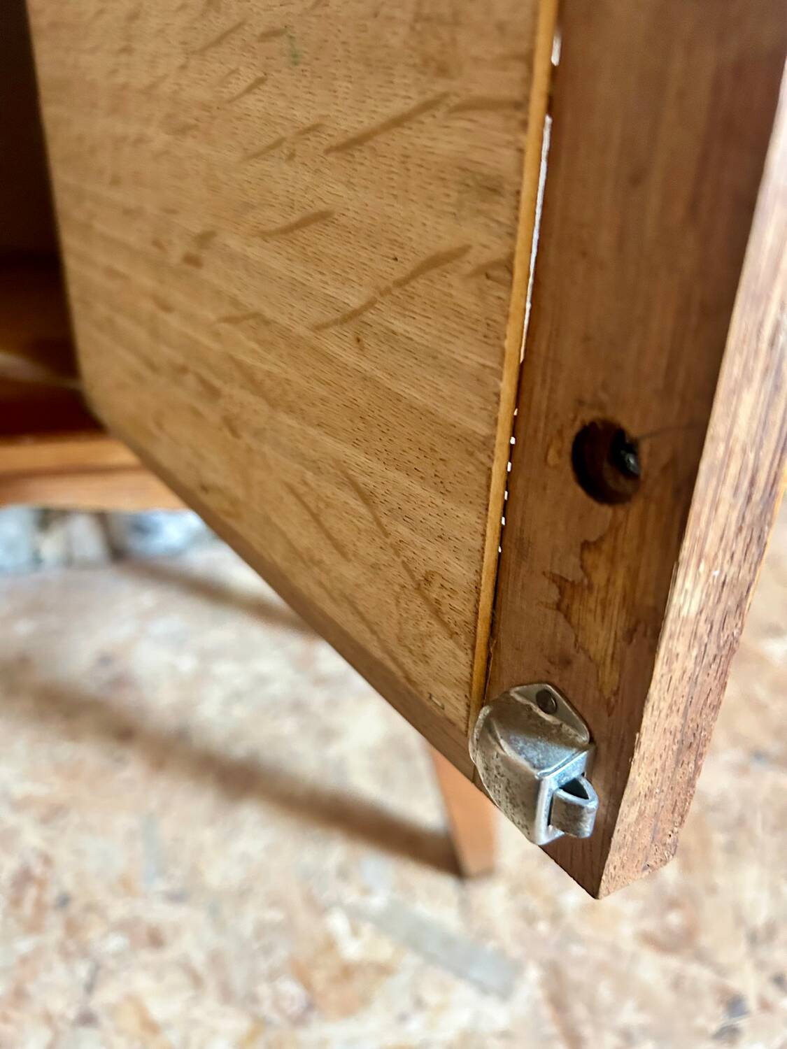 Vintage bedside table in wood & woven rattan
