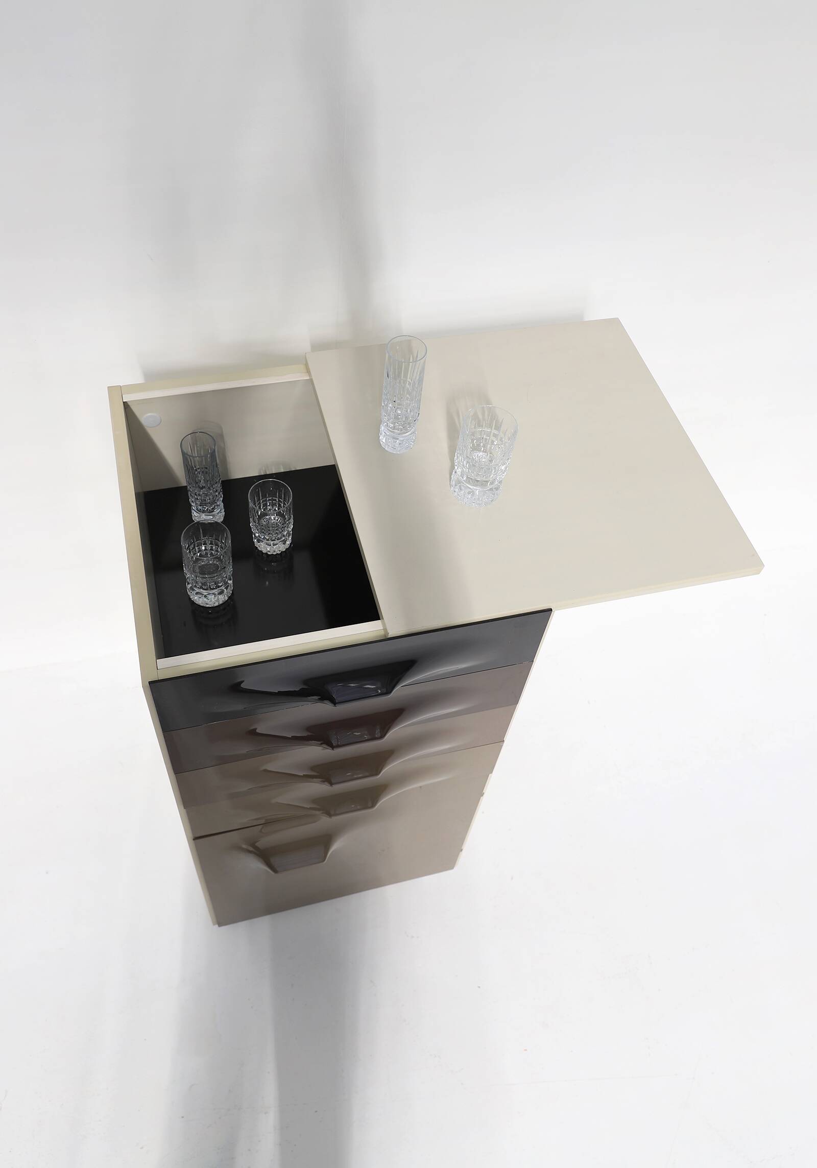 DF2000 trolley bar cabinet by Raymond Loewy for the Doubinsky Frères 1968