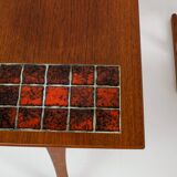 Ensemble de tables gigognes à carreaux émaillés (Danemark, années 1950).